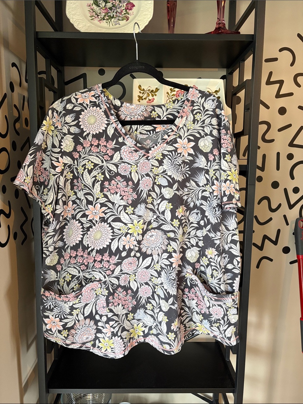 Floral V-Neck Scrub Top with 2 pockets